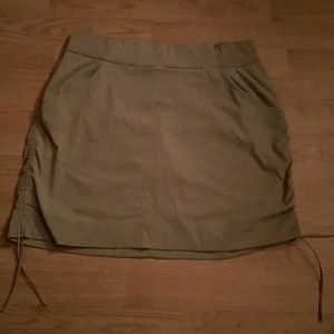 Columbia Tan skort new condition no flaws